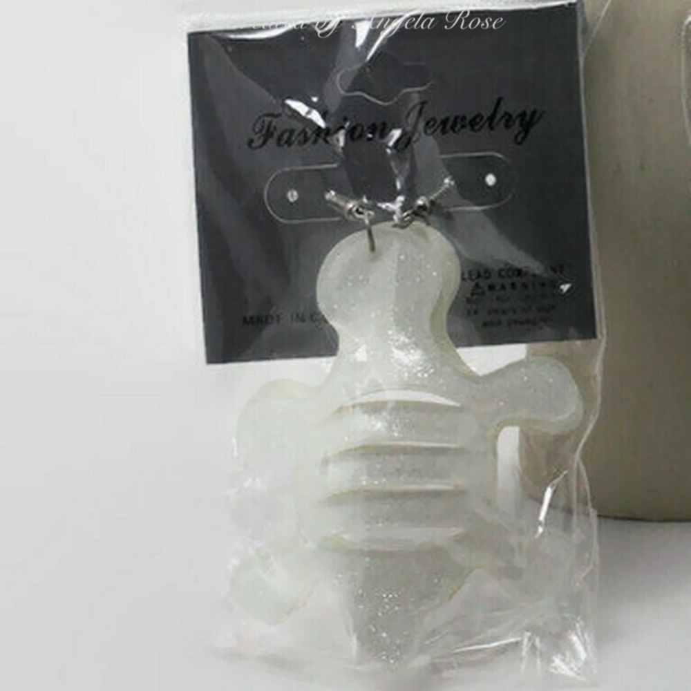 Turtle Earrings White